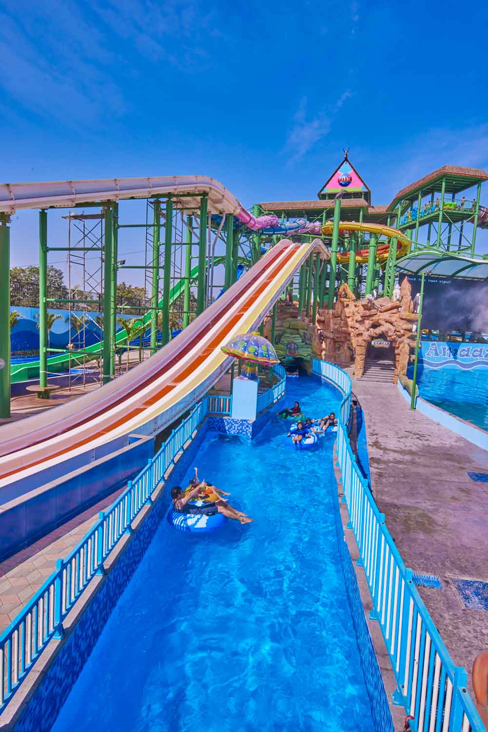 Commercial aquatic centres