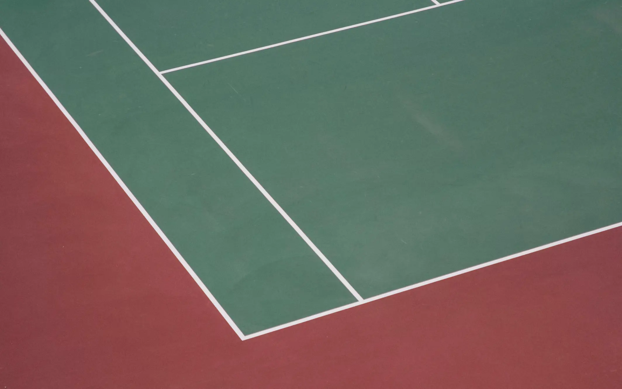 Tennis court surfacing